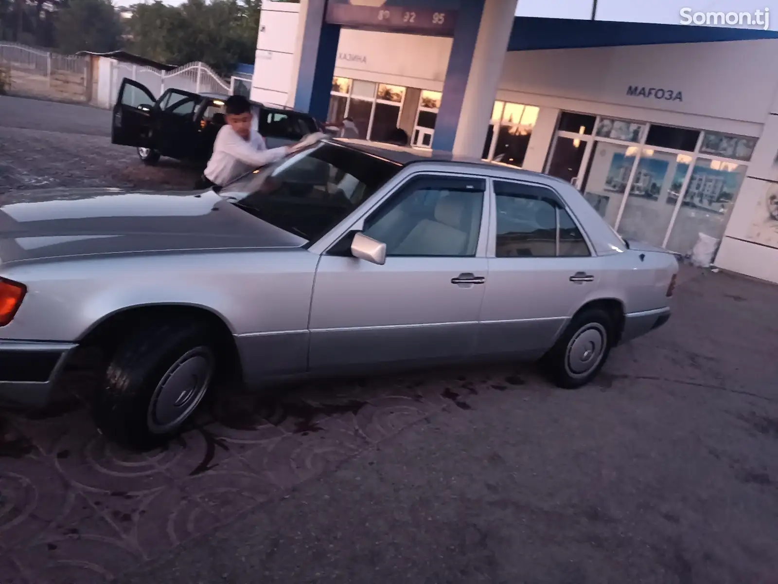 Mercedes-Benz W124, 1992-8