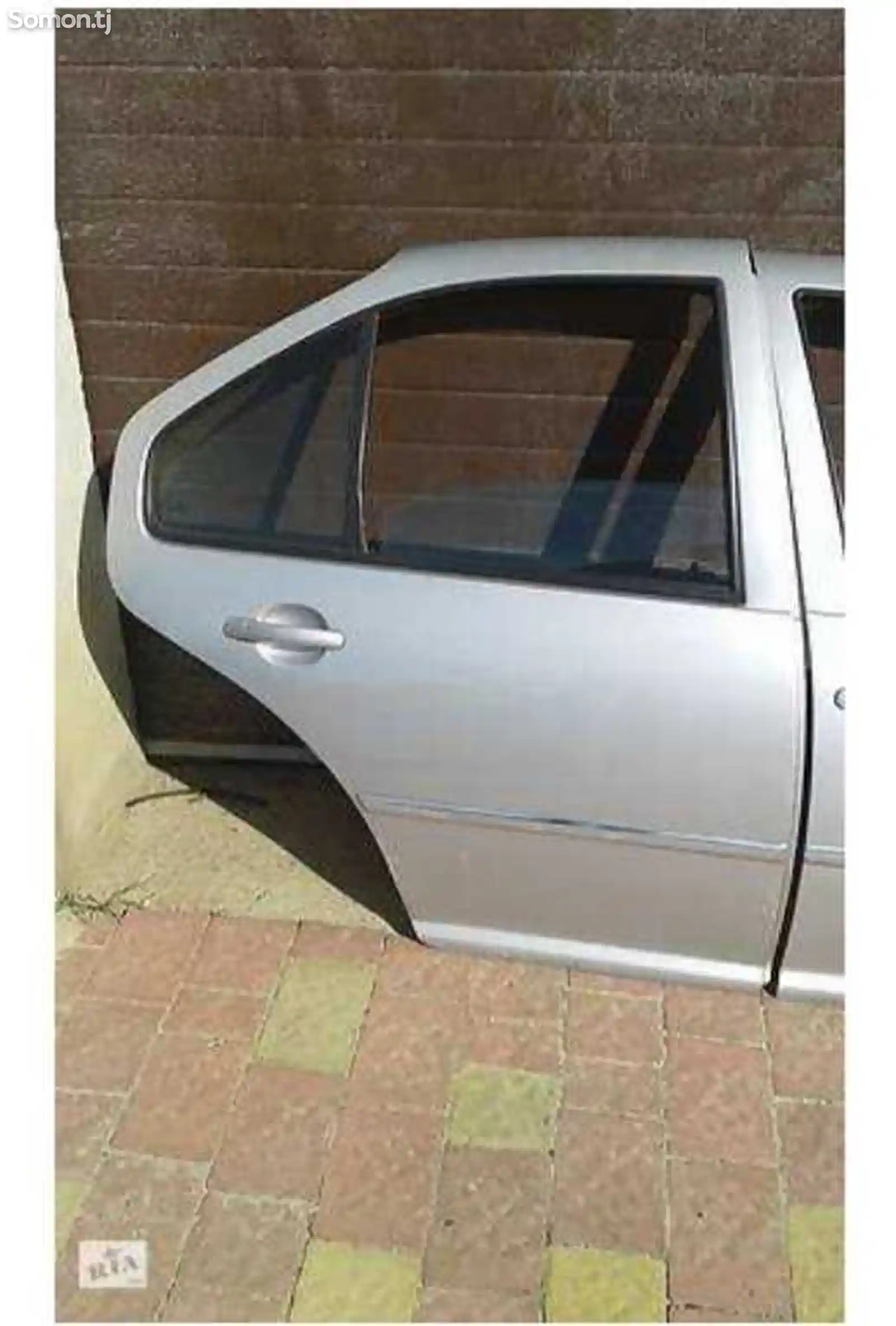 Задняя дверь от Volkswagen bora 1998 2005-1