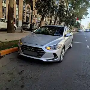 Hyundai Elantra, 2017