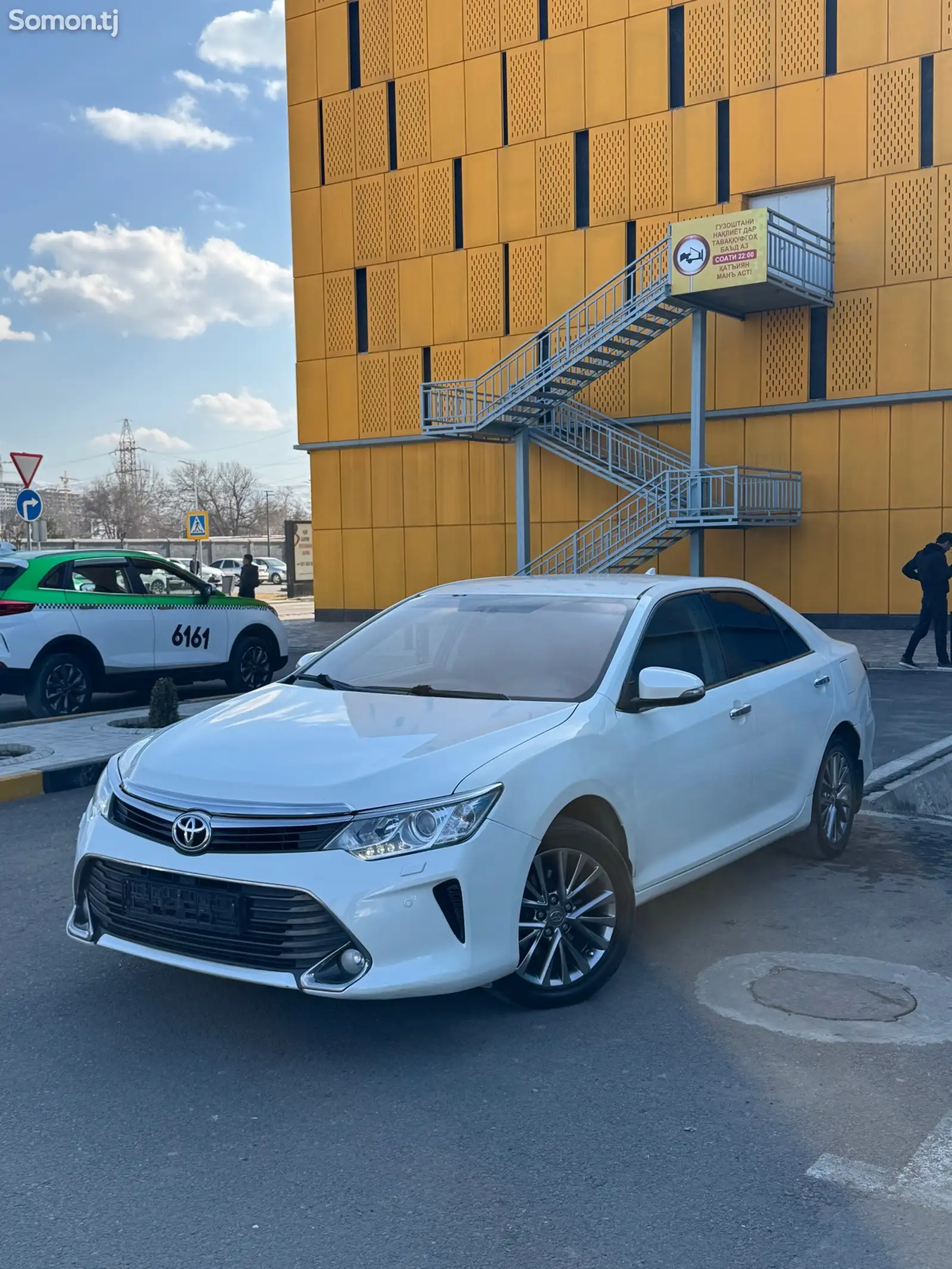 Toyota Camry, 2015-1