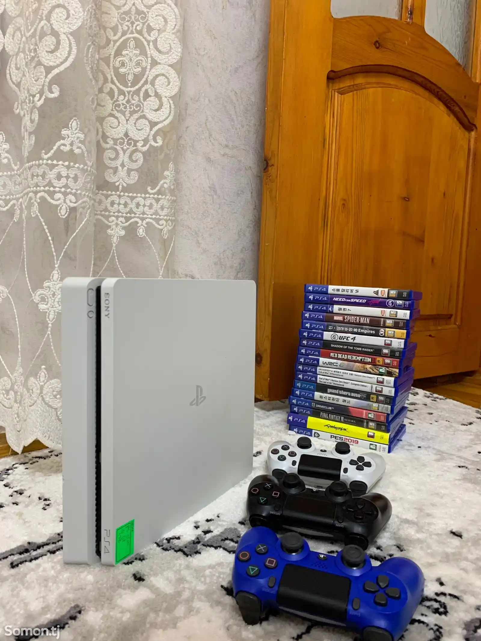 Игровая приставка Sony Play Station 4 Slim-1