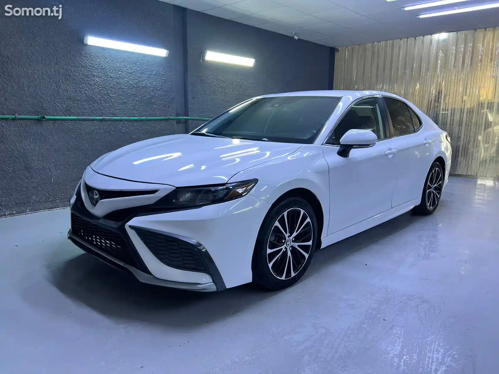 Toyota Camry, 2020-1