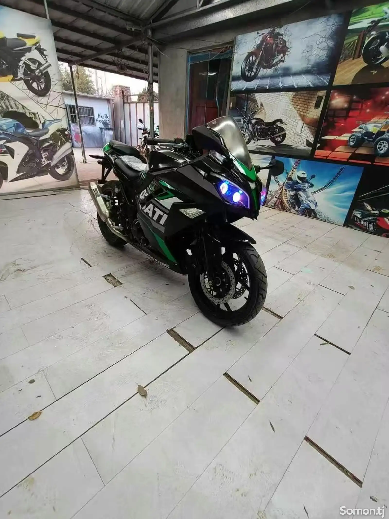 Мотоцикл Kawasaki 400cc на заказ-1