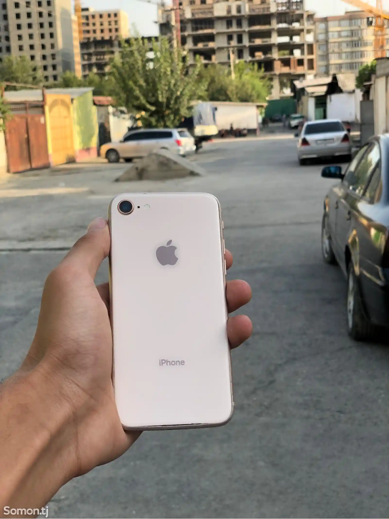 Apple iPhone 8, 64 gb, Gold-1