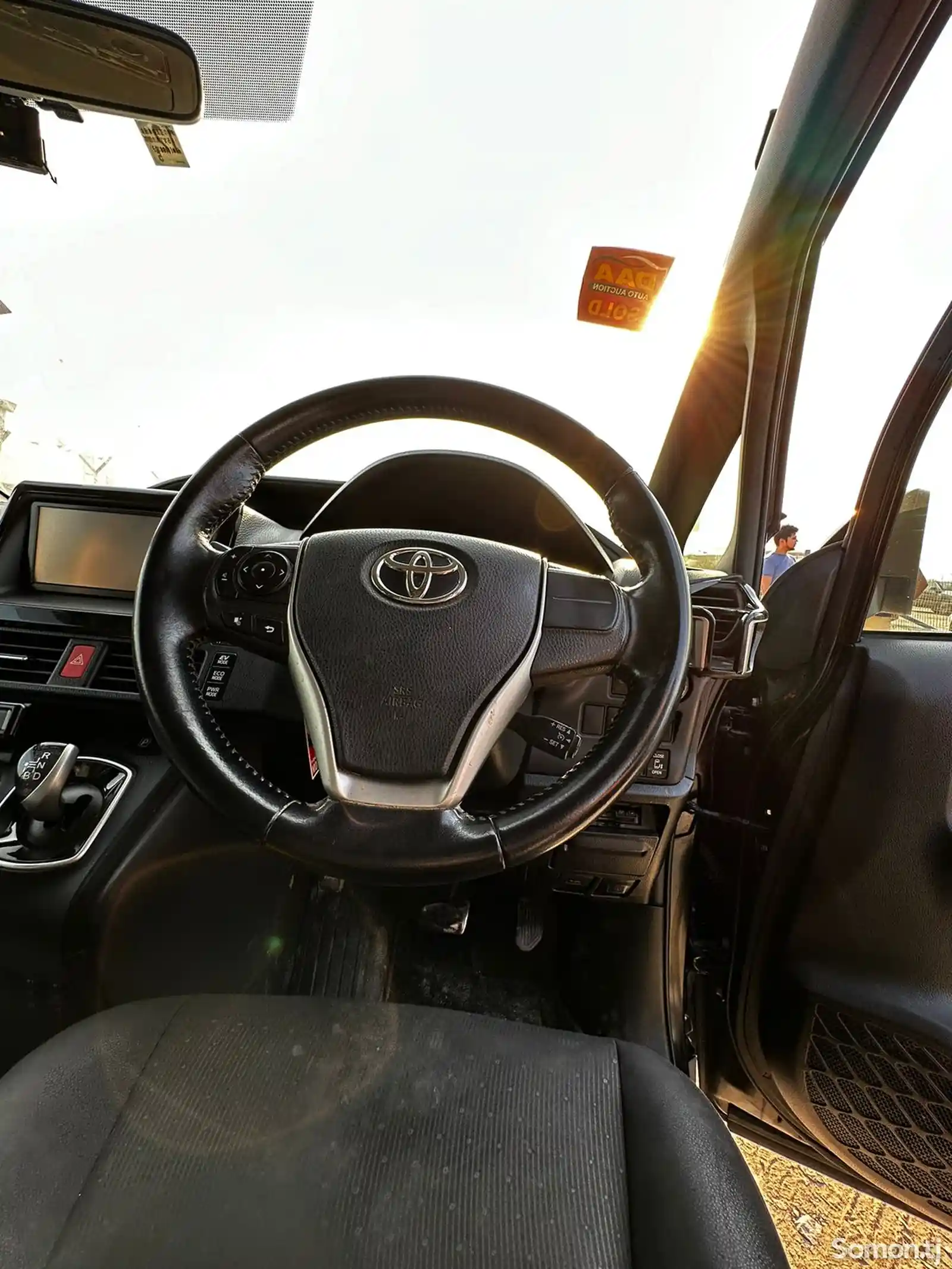 Toyota Voxy, 2014-9