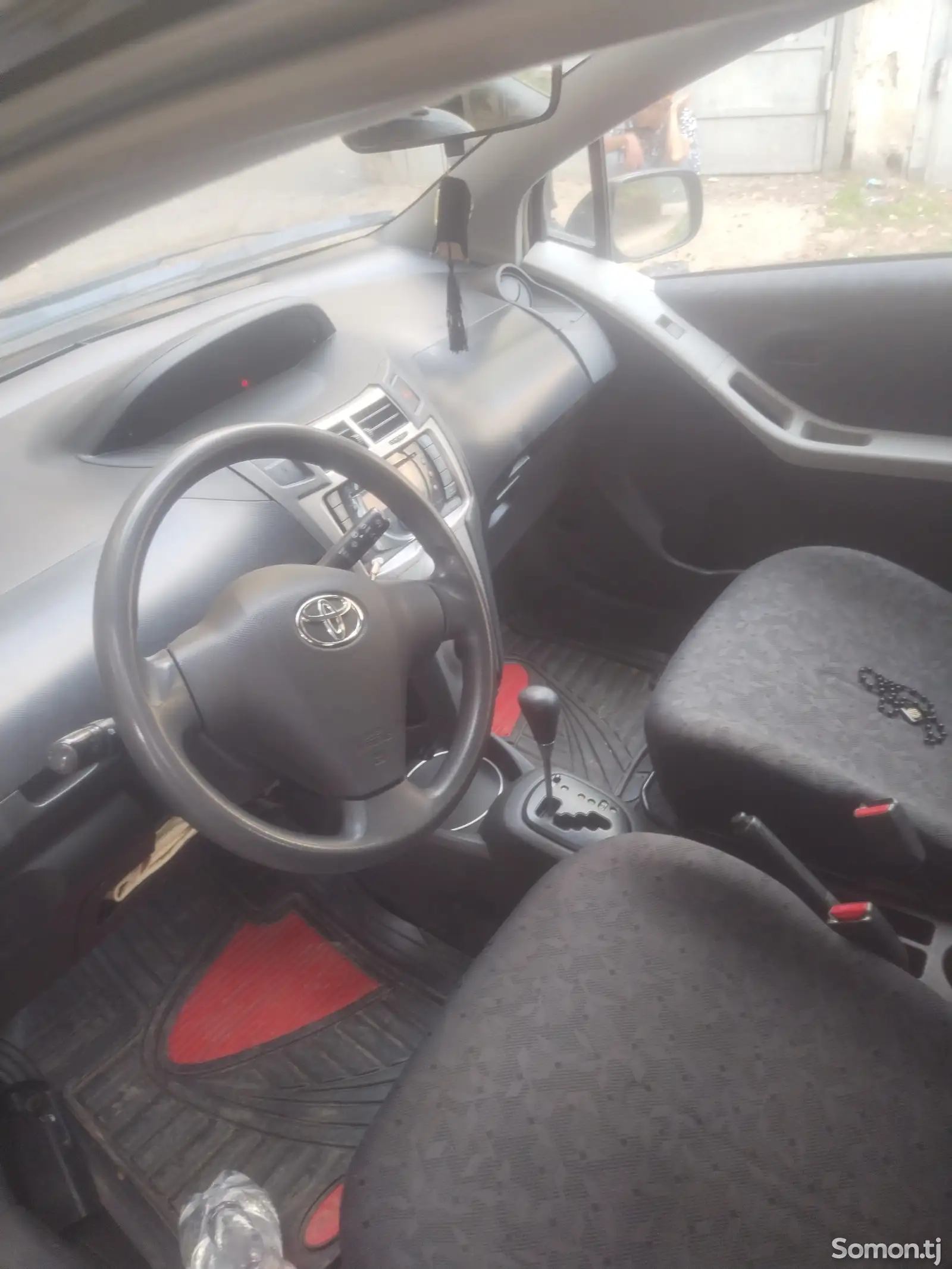 Toyota Vitz, 2010-6