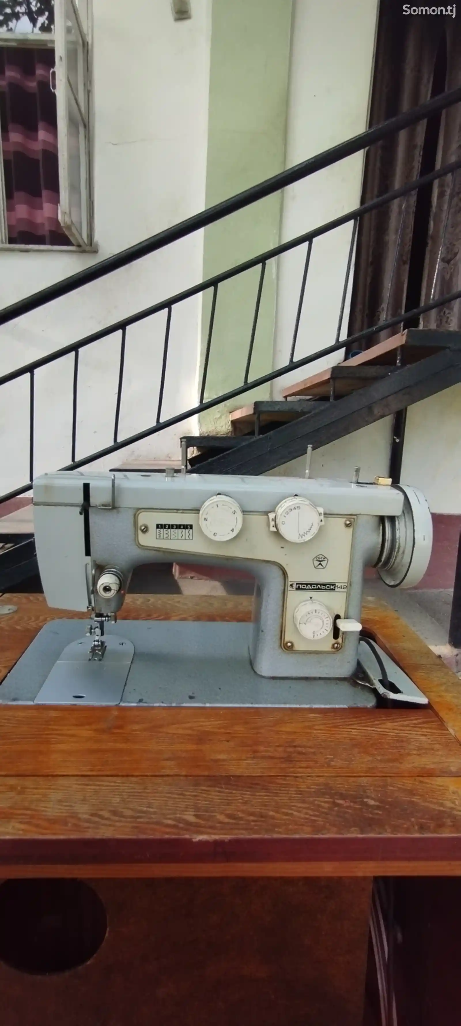 Швейная машинка Подольск 142-1