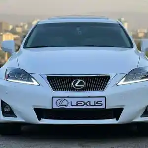 Лобовое стекло на Lexus IS
