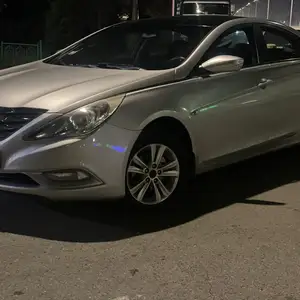 Hyundai Sonata, 2011