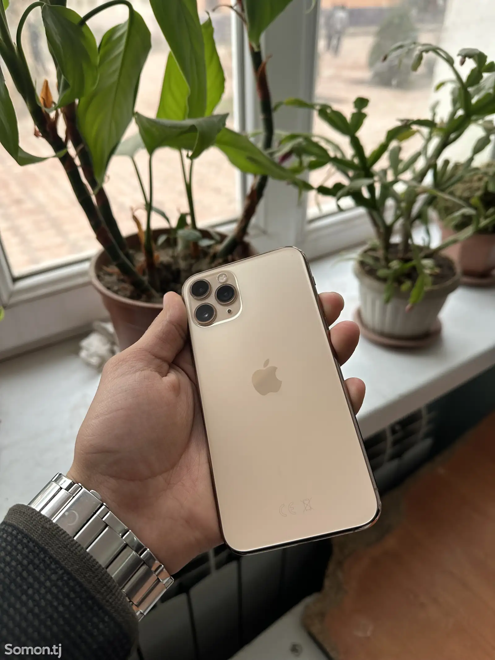 Apple iPhone 11 Pro, 256 gb, Gold-1