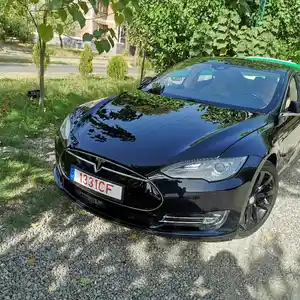 Tesla Model S, 2014