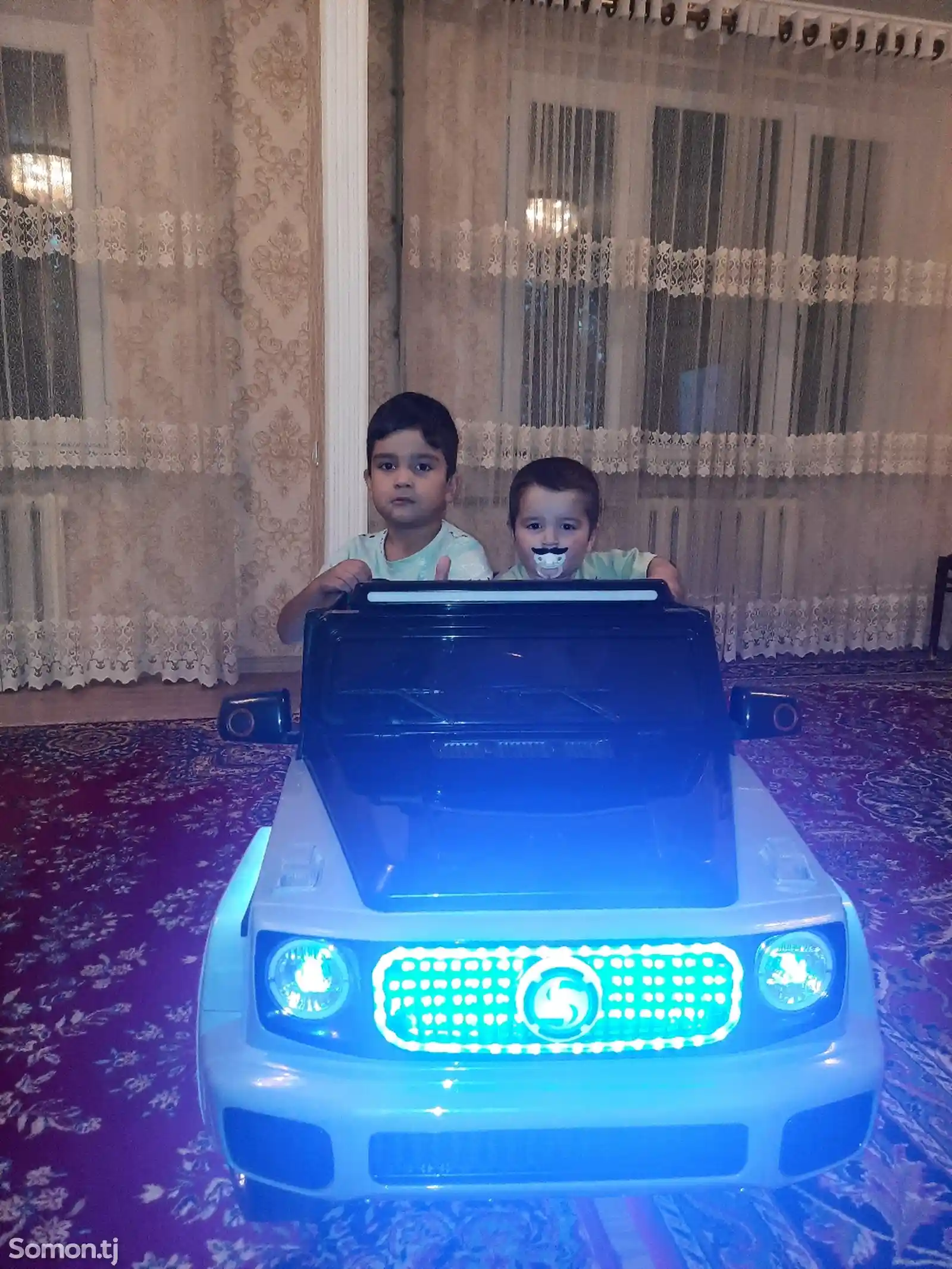 Детский электромобиль RiverToys Mercedes-Benz EQG E222EE