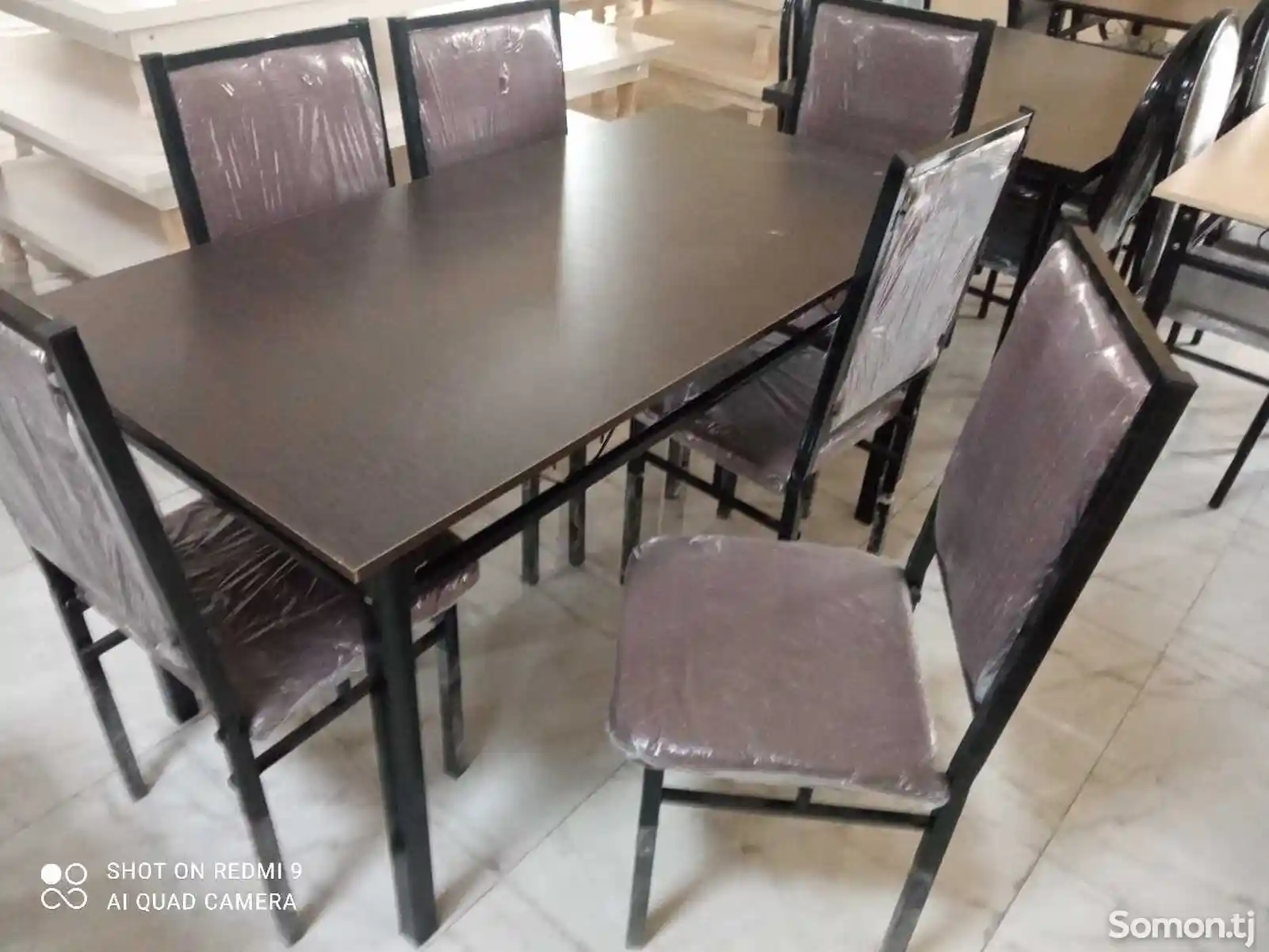 Кухонный стол с стульями