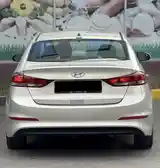 Hyundai Elantra, 2017-4