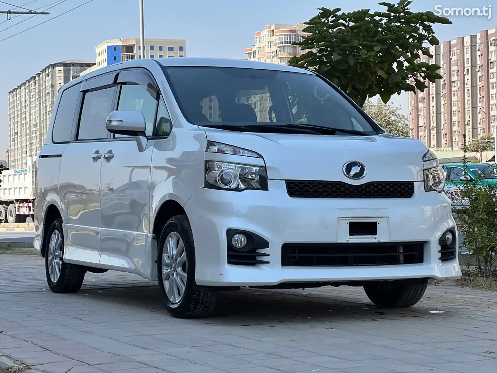 Toyota Voxy, 2011-2