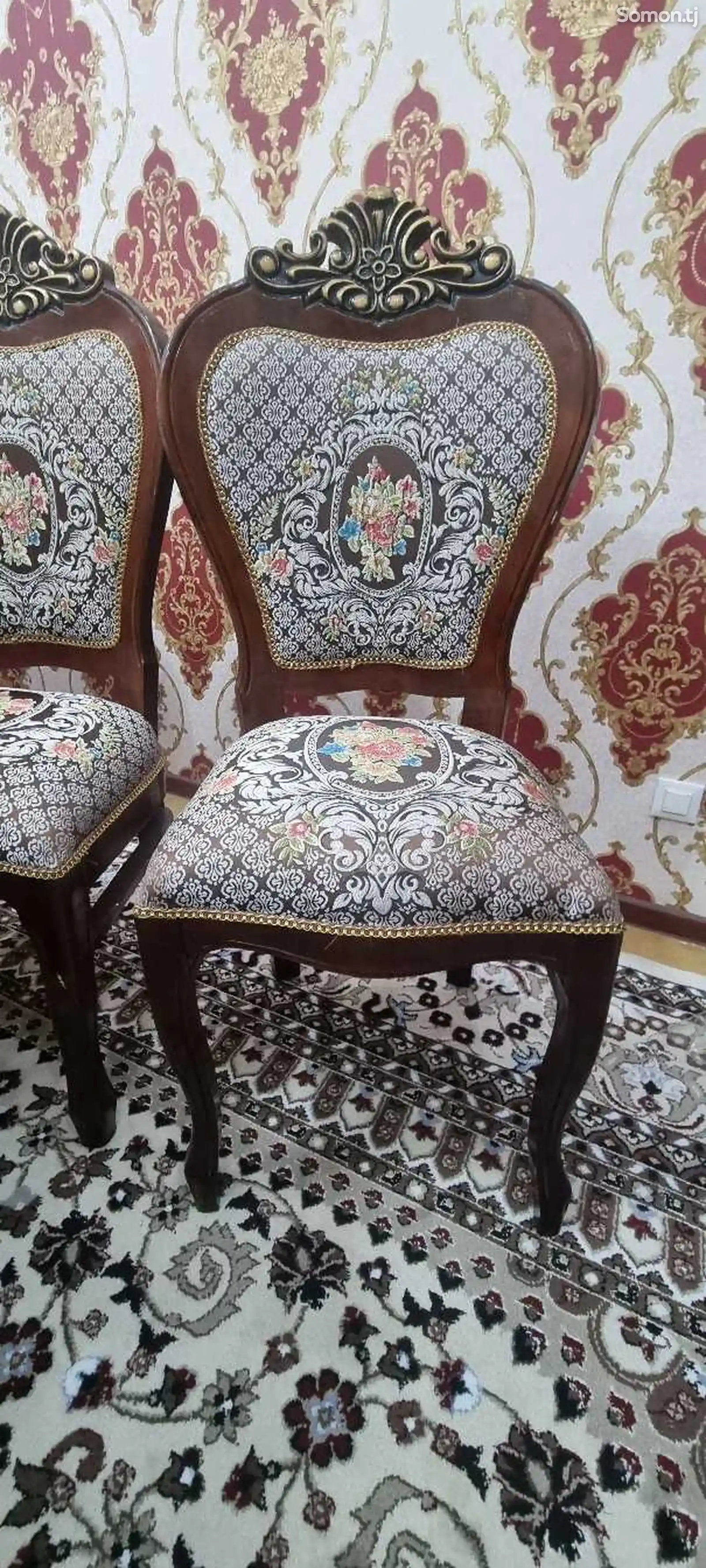 Стол и стулья на 12 персон-6