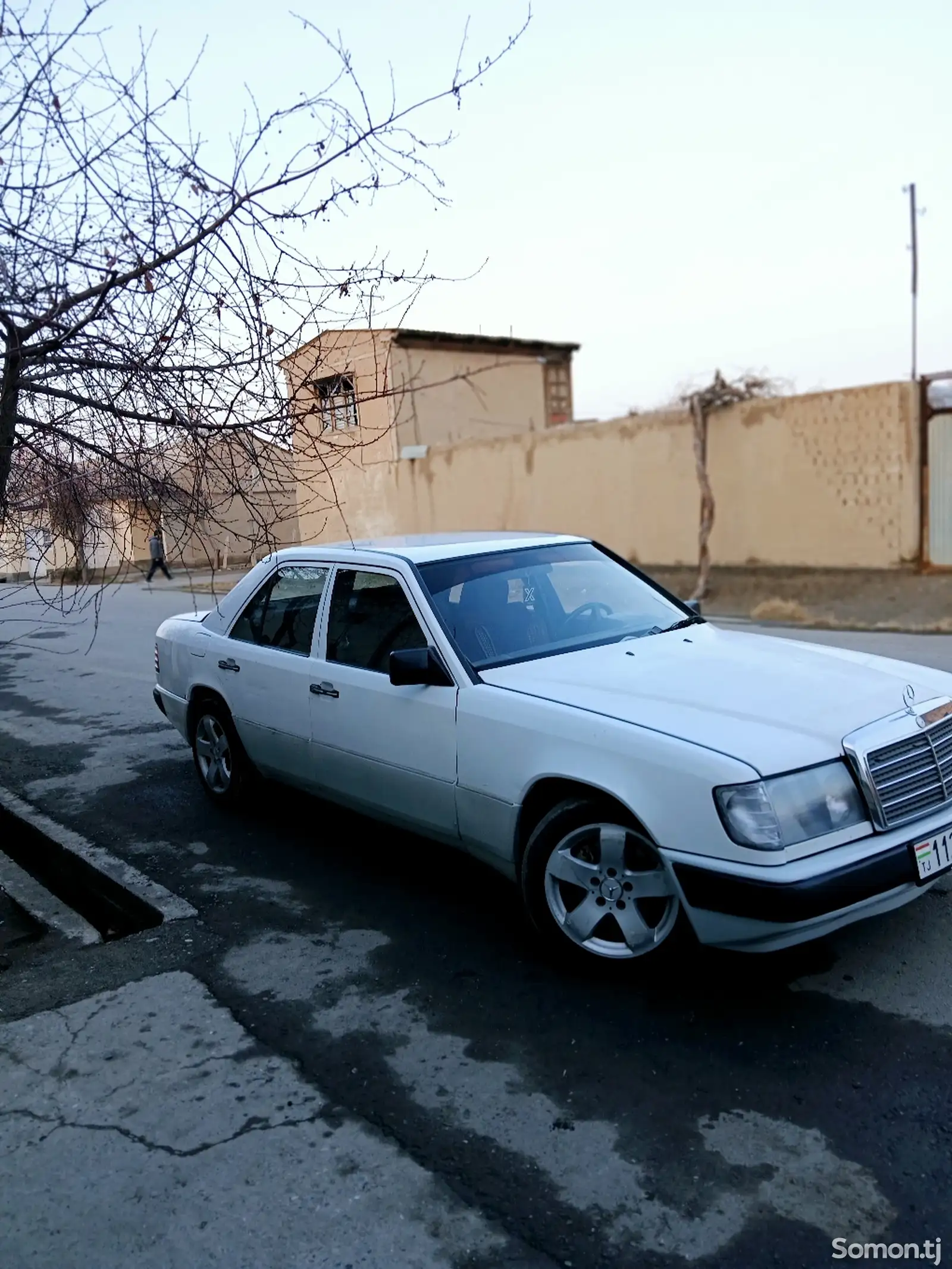 Mercedes-Benz W124, 1990-1