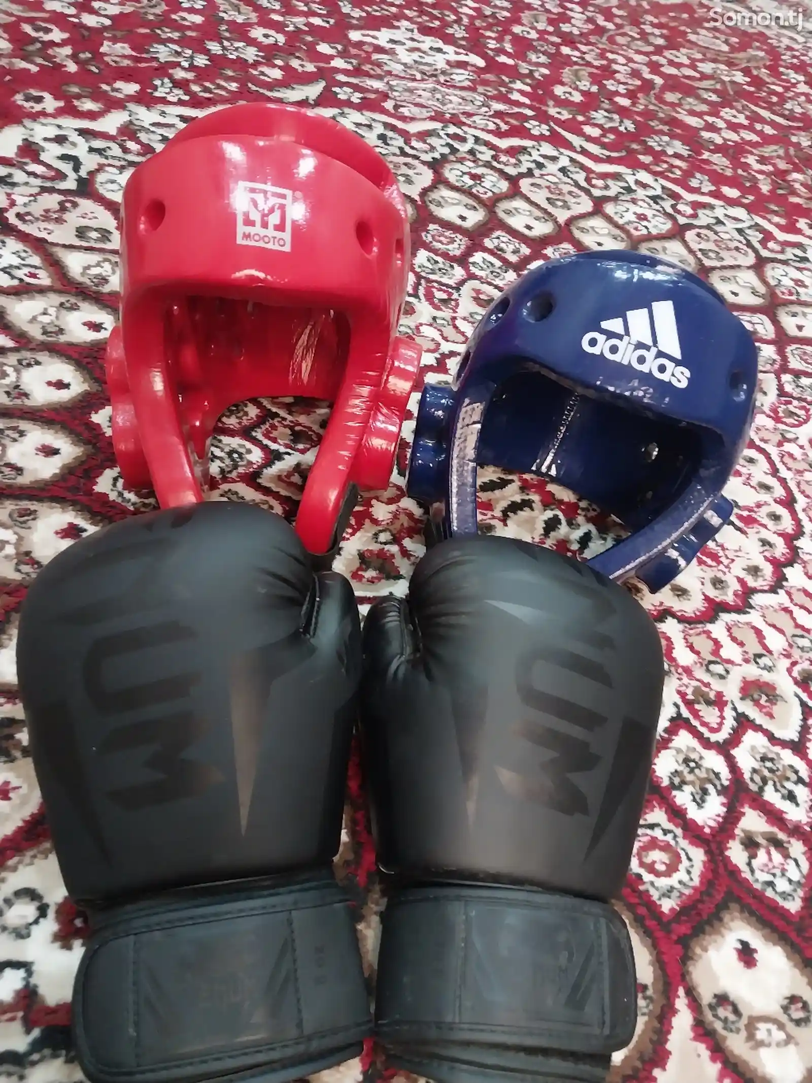 Боксёрский шлем и перчатки-2