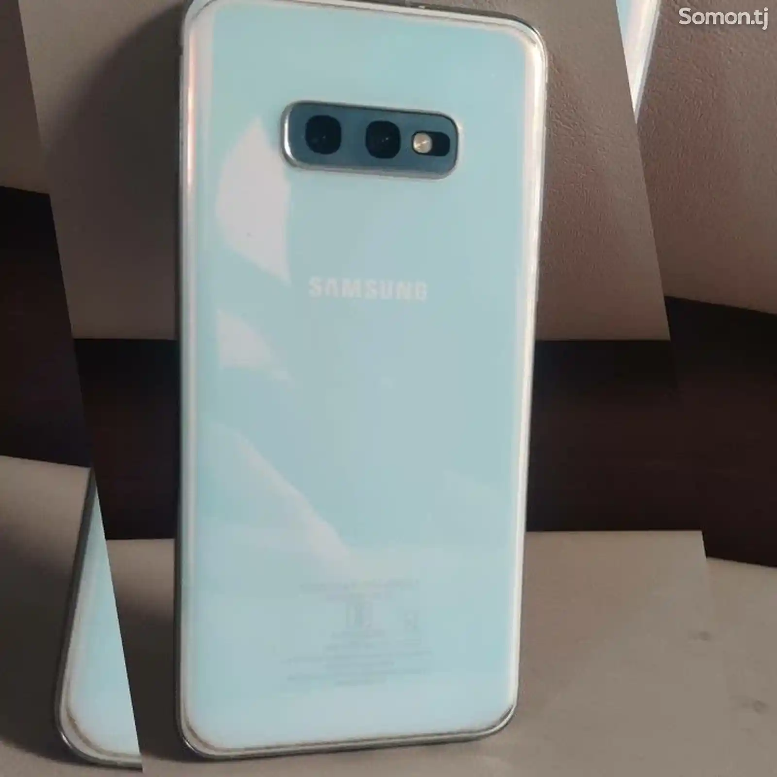 Samsung Galaxy S10E-3