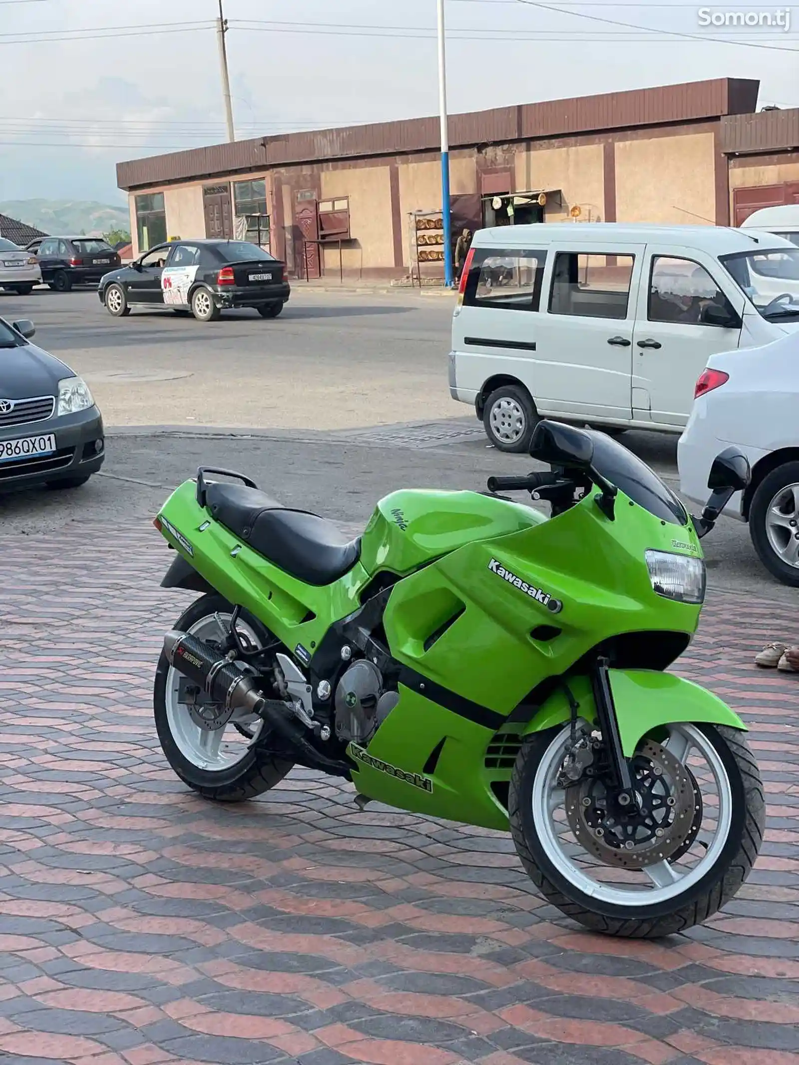 Мотоцикл Kawasaki ninja zx400r-1
