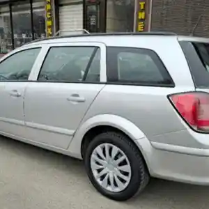 Боковое стекло Opel Astra H