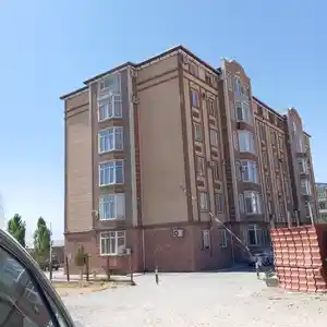 1-комн. квартира, Цокольный этаж, 40 м², 12мкр