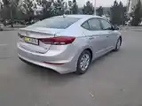 Hyundai Elantra, 2017-4