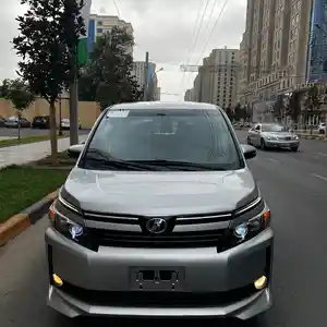 Toyota Voxy, 2015