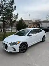 Hyundai Elantra, 2017-3