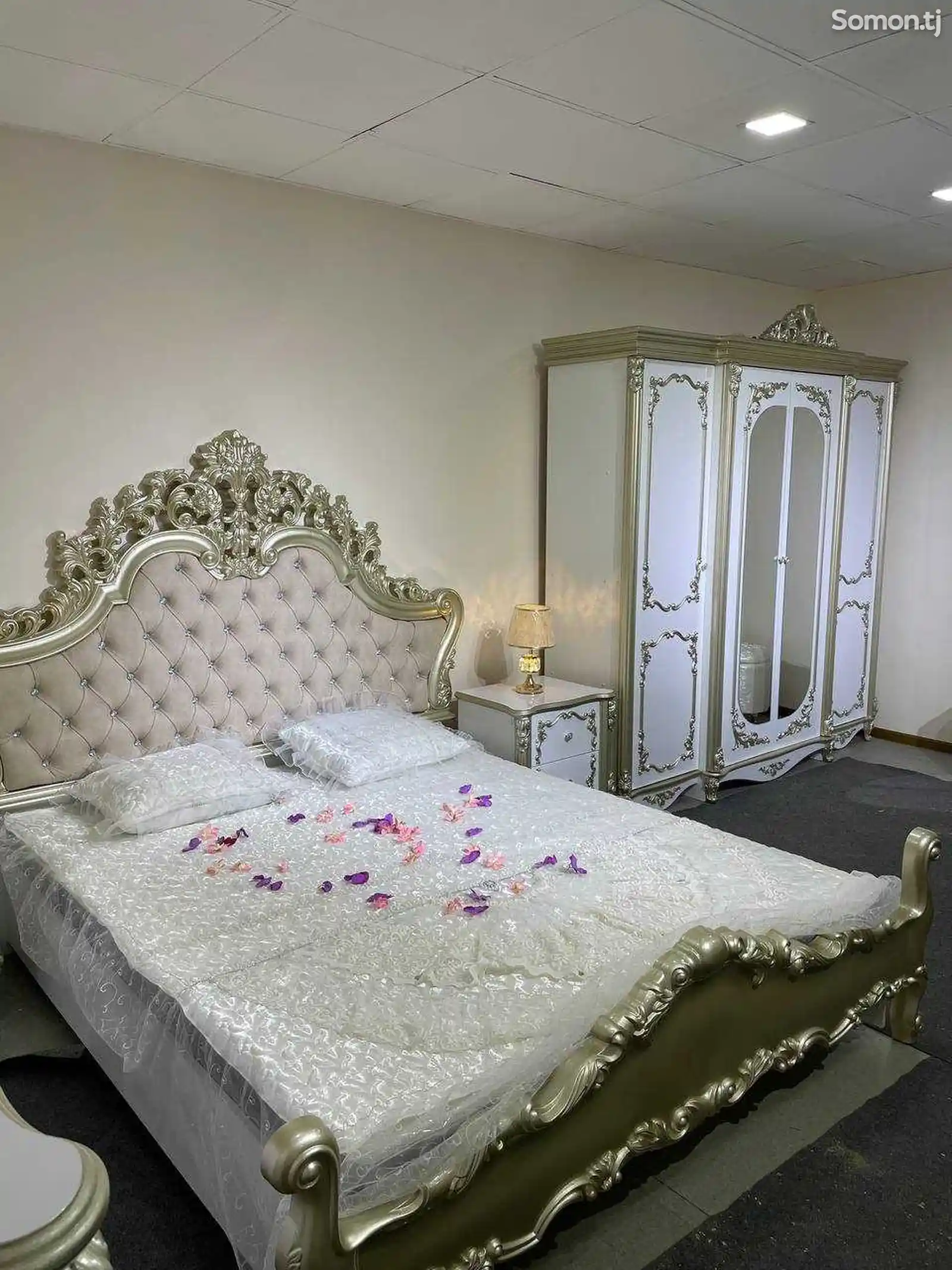 Королевский спальный гарнитур Barokko-1