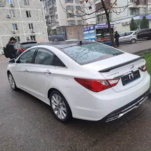 Hyundai Sonata, 2011