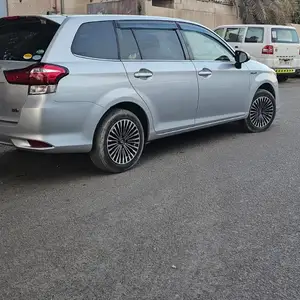 Toyota Fielder, 2017