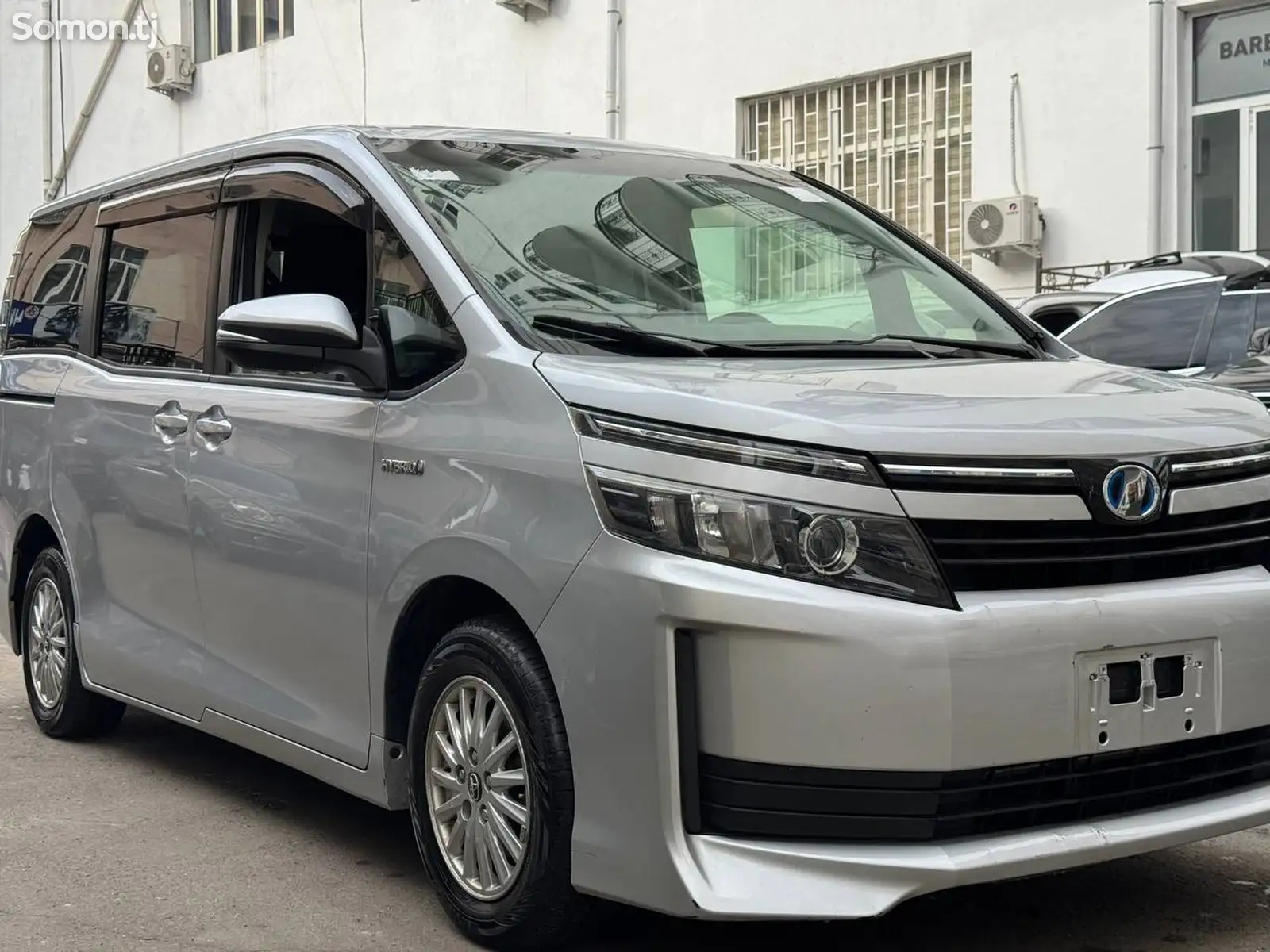 Toyota Voxy, 2015-1