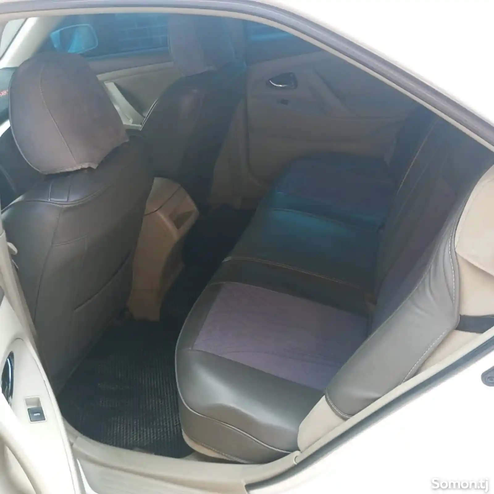 Toyota Camry, 2011-9