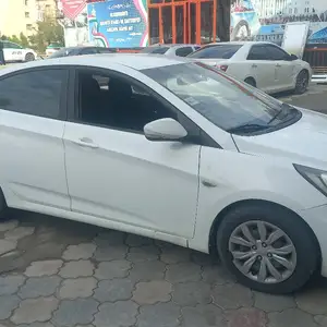 Hyundai Accent, 2012