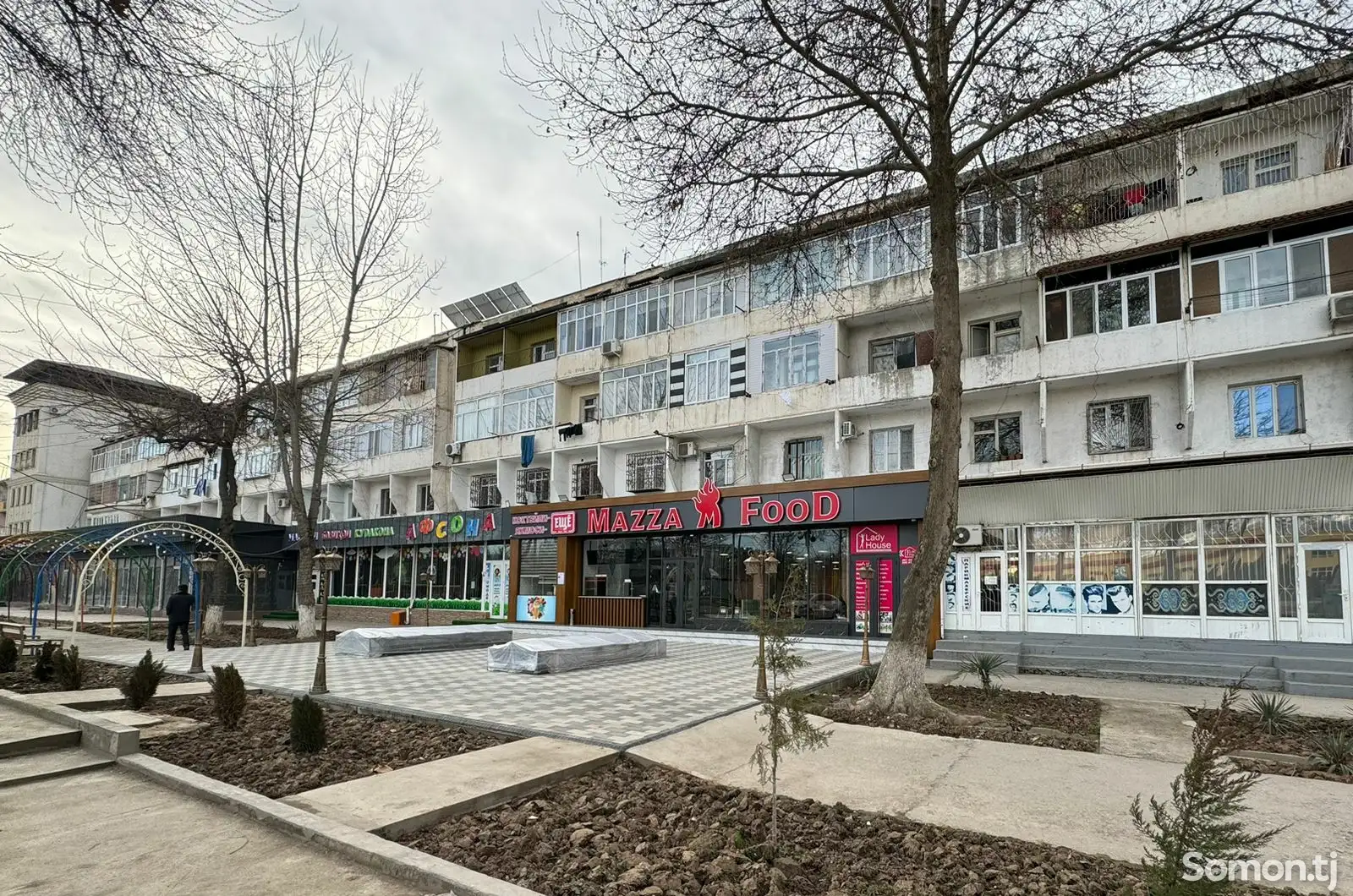 3-комн. квартира, 1 этаж, 80 м², 4 мкр-1