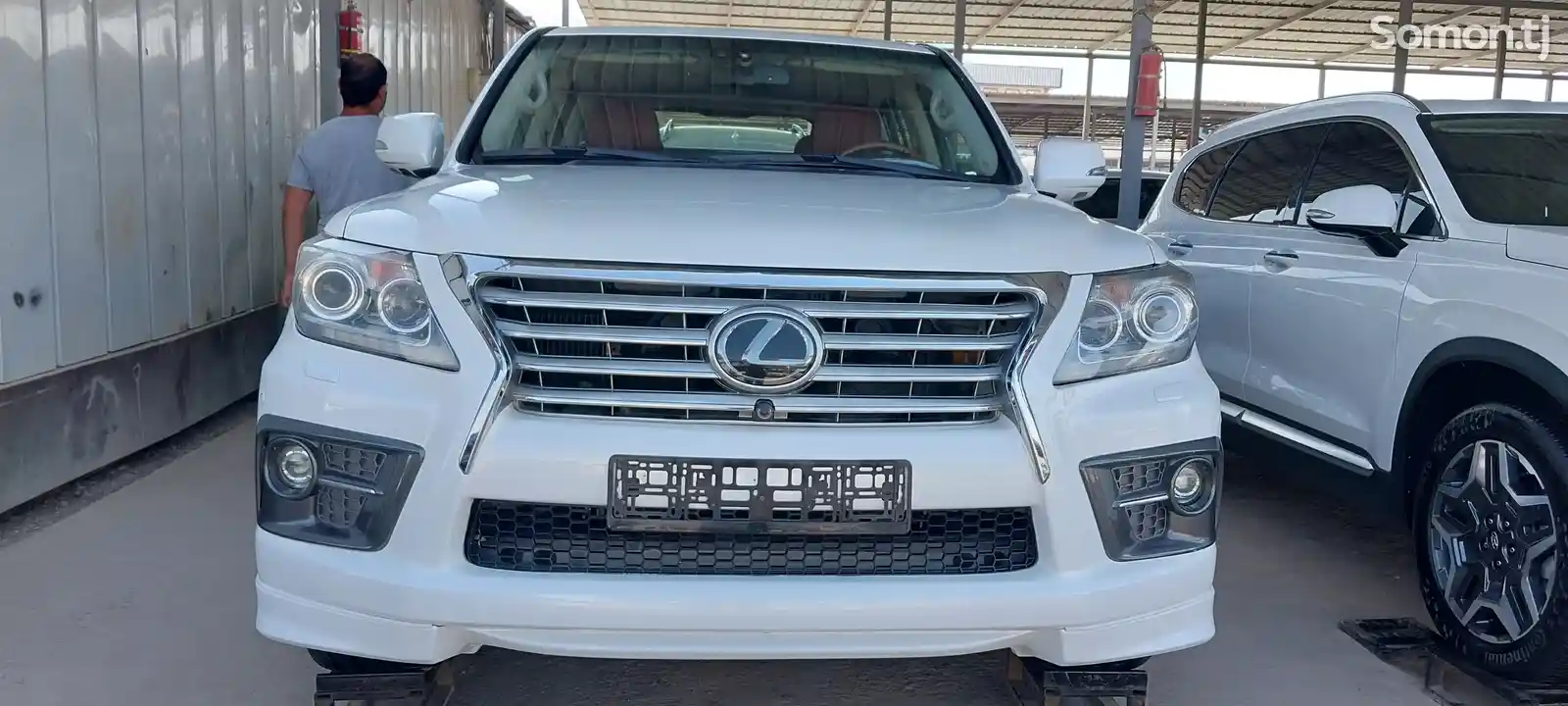 Lexus LX series, 2010-14