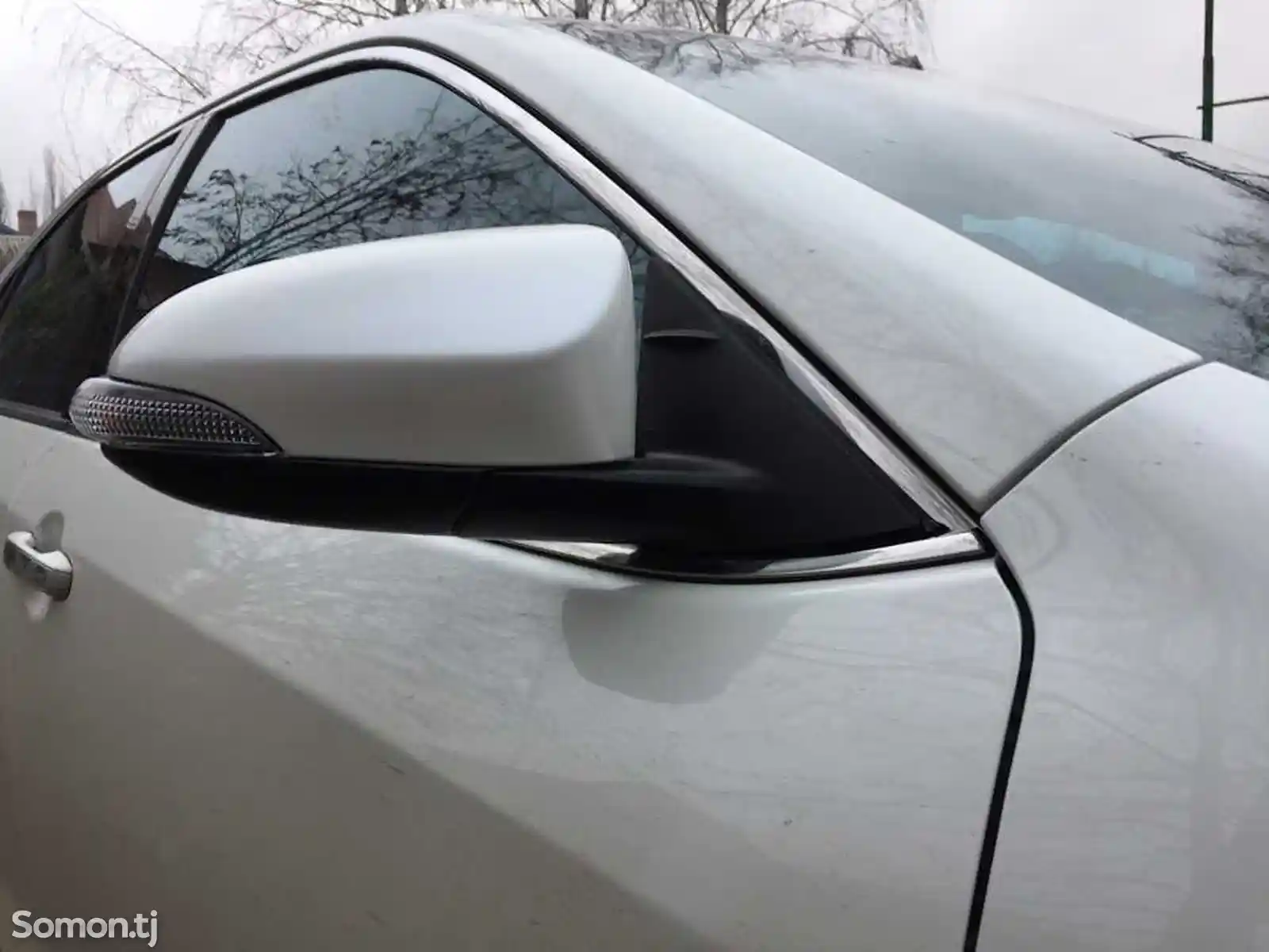 Боковые зеркала заднего вида белый на Toyota Camry 5-2