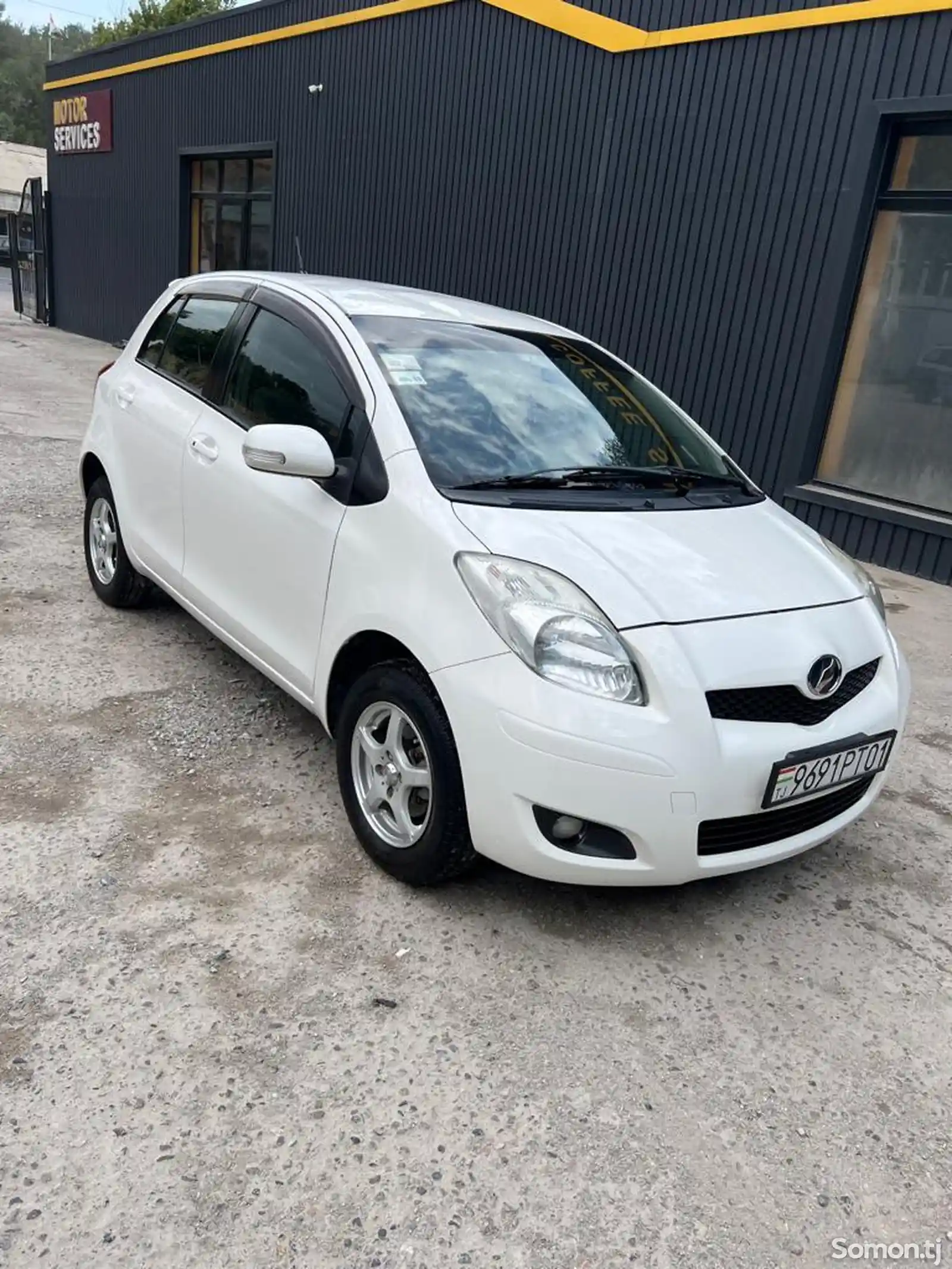 Toyota Vitz, 2009-2