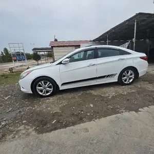 Hyundai Sonata, 2011