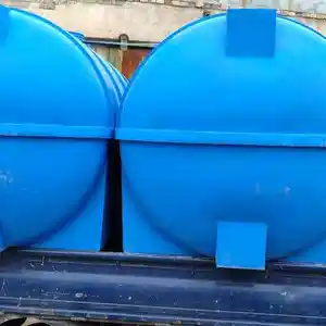 Пластиковые бочки для хранения воды, 2000 литров