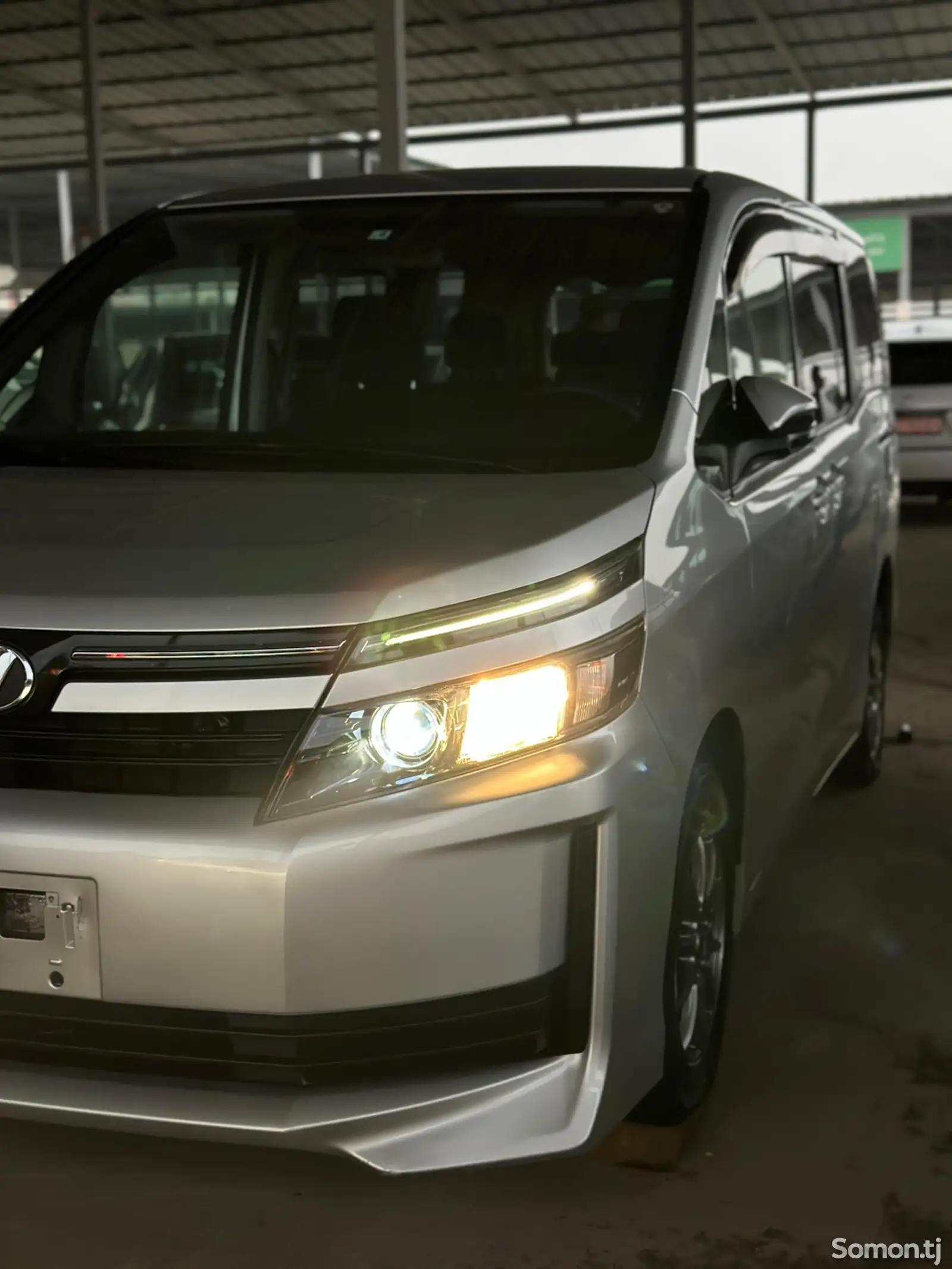 Toyota Voxy, 2014-11