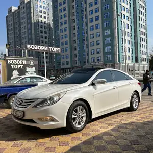 Hyundai Sonata, 2011