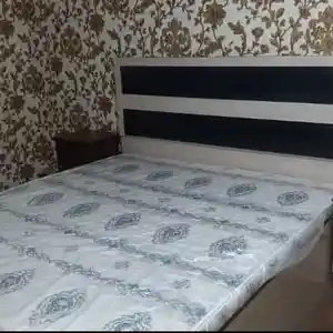 Кровать с матрасам