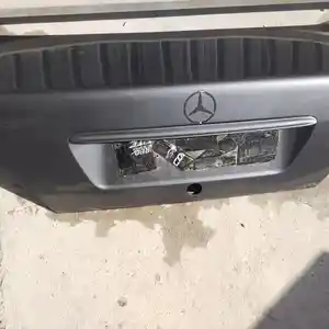 Капот от Mercedes-Benz