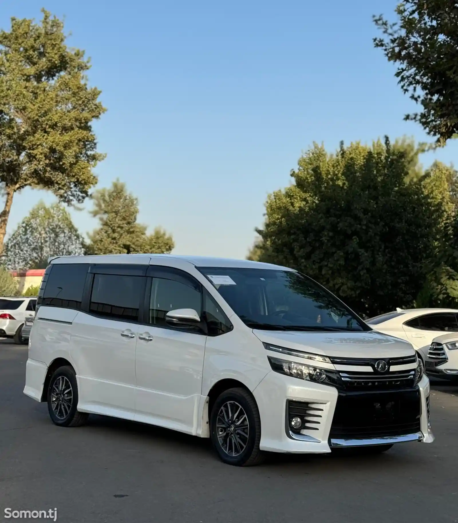 Toyota Voxy, 2014-2