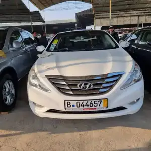 Hyundai Sonata, 2010