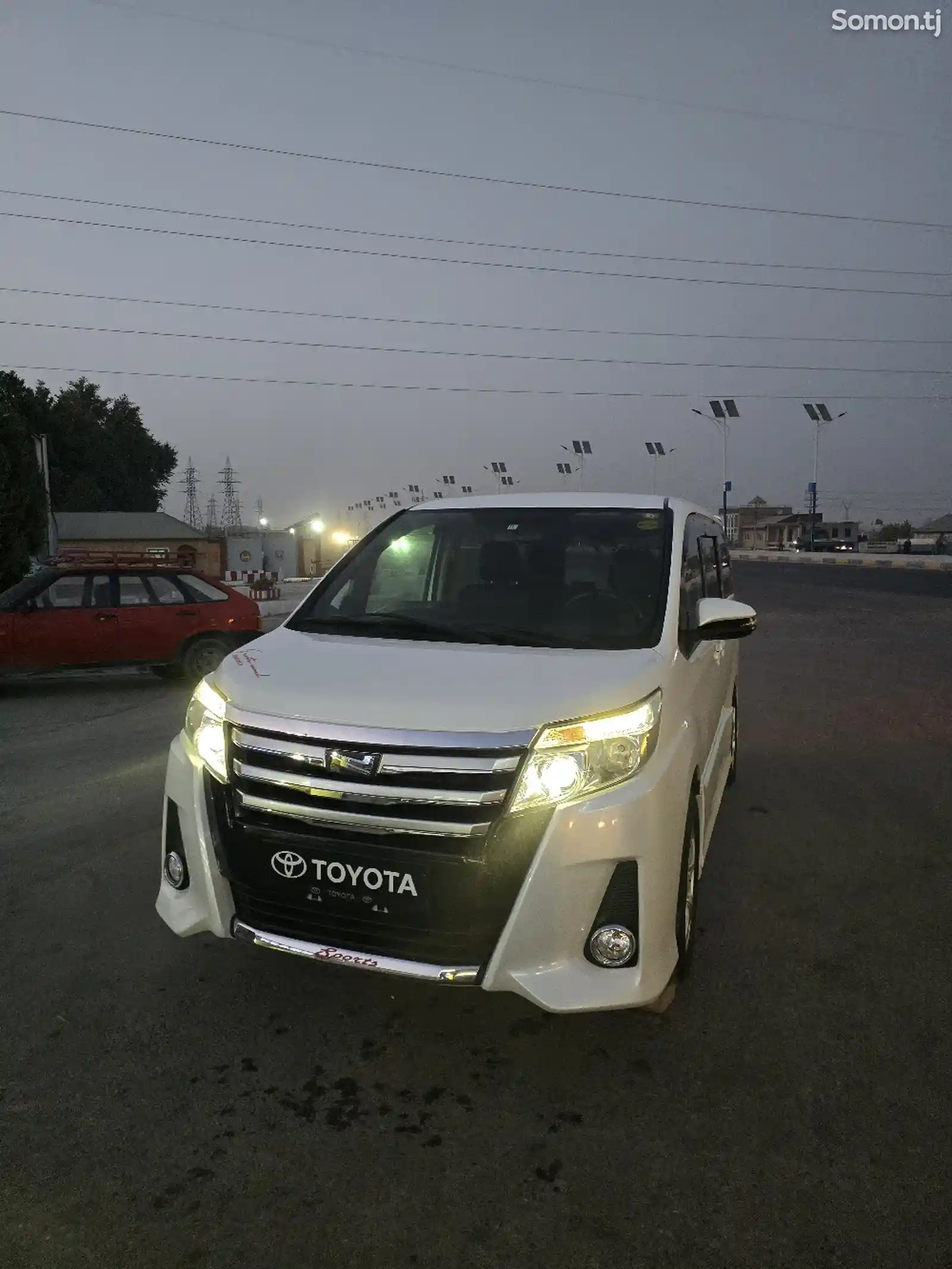 Toyota Voxy, 2014-2