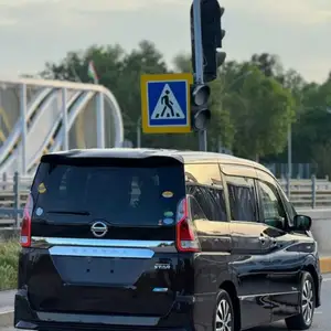 Nissan Serena, 2016