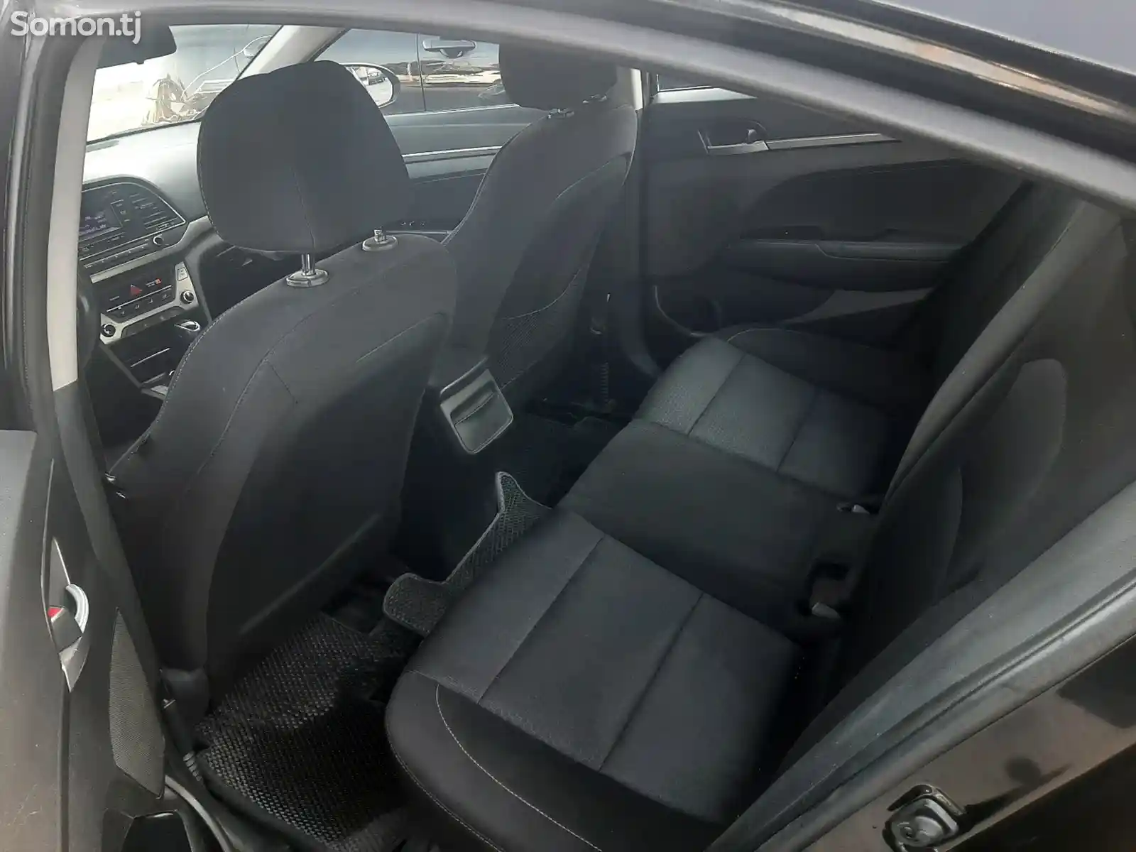 Hyundai Elantra, 2017-11